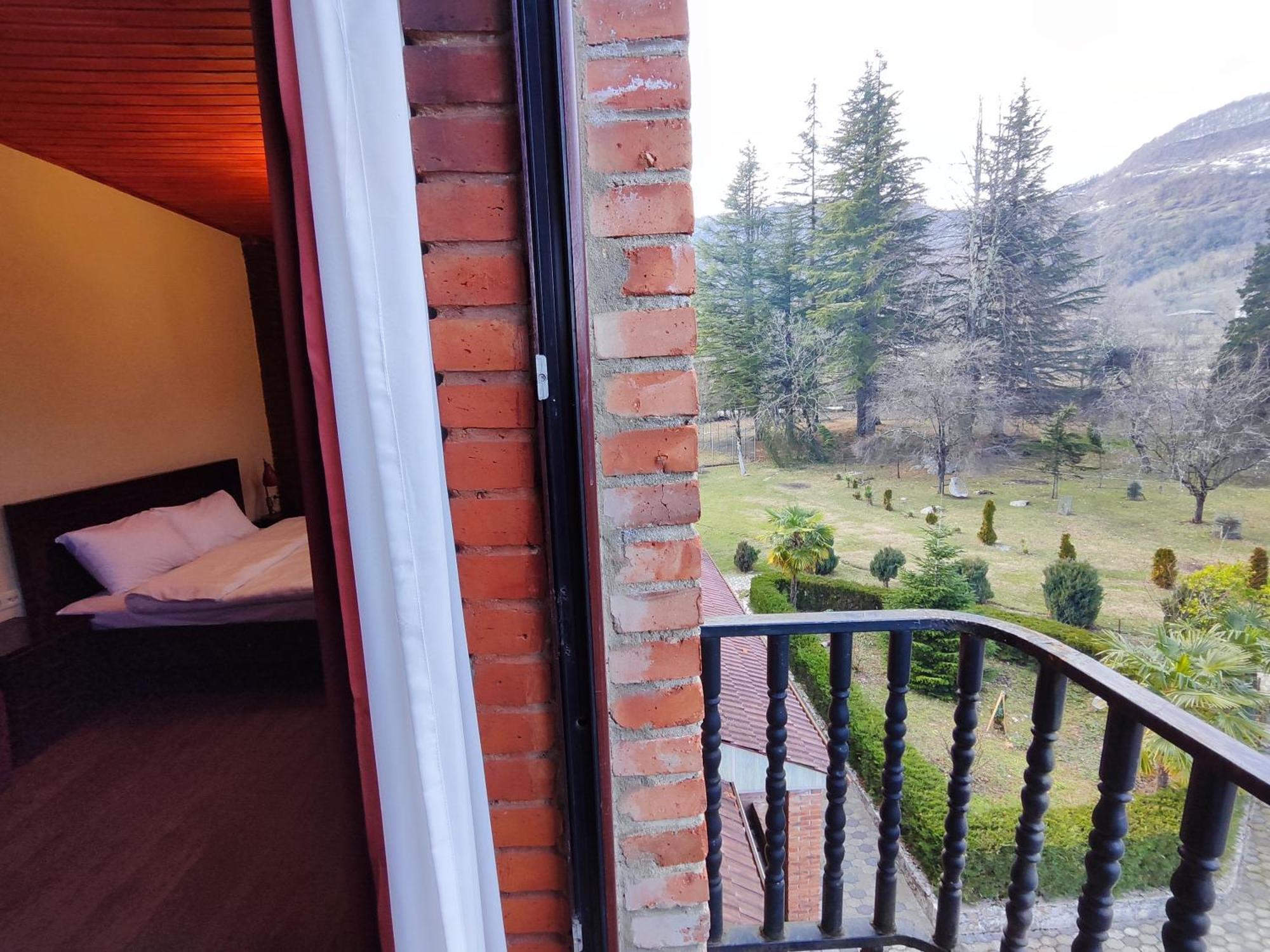 Chateau Chikovani Hotel Gordi Екстериор снимка
