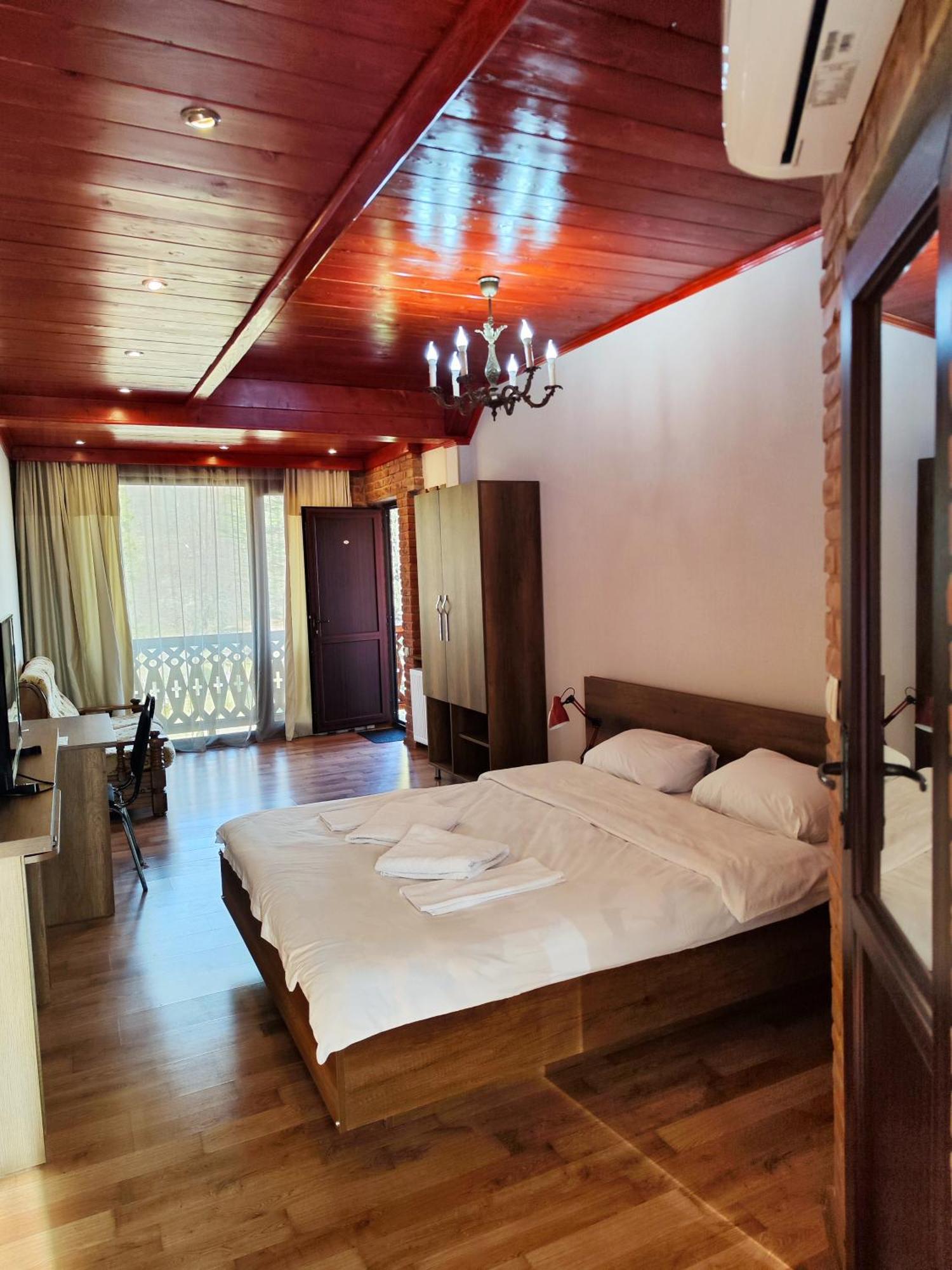Chateau Chikovani Hotel Gordi Екстериор снимка